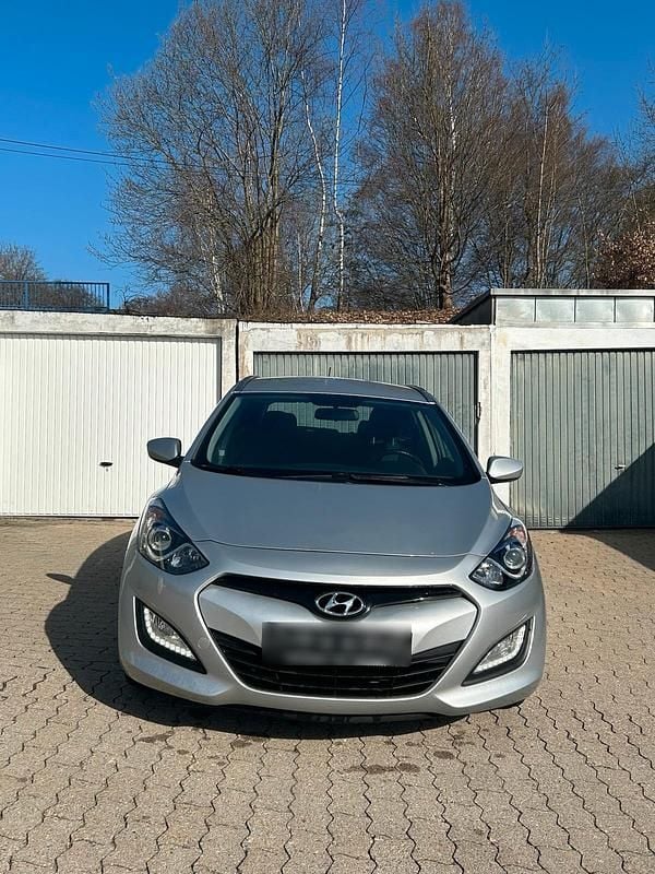 Gebraucht Hyundai i30 99 PS (72 kW) 2015 Grau Kombi