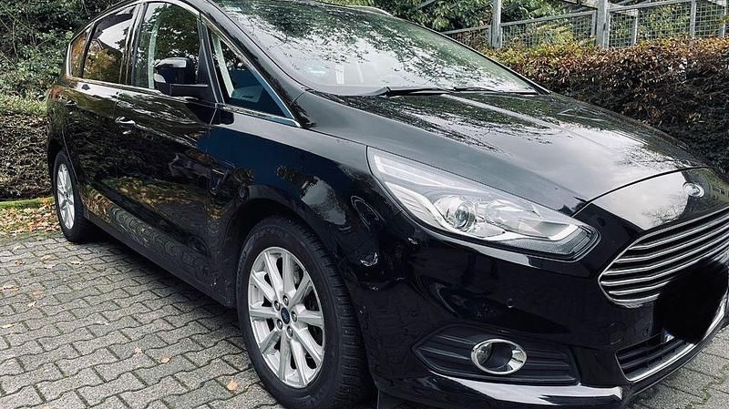 Gebraucht Ford S-MAX Titanium 150 PS (110 kW) 2017 Schwarz Van / Kleinbus