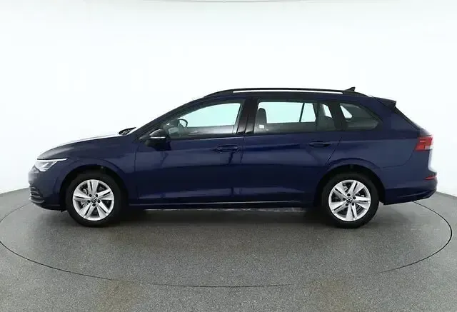 Gebraucht VW Golf VIII Life 110 PS (80 kW) 2024 Blau Kombi