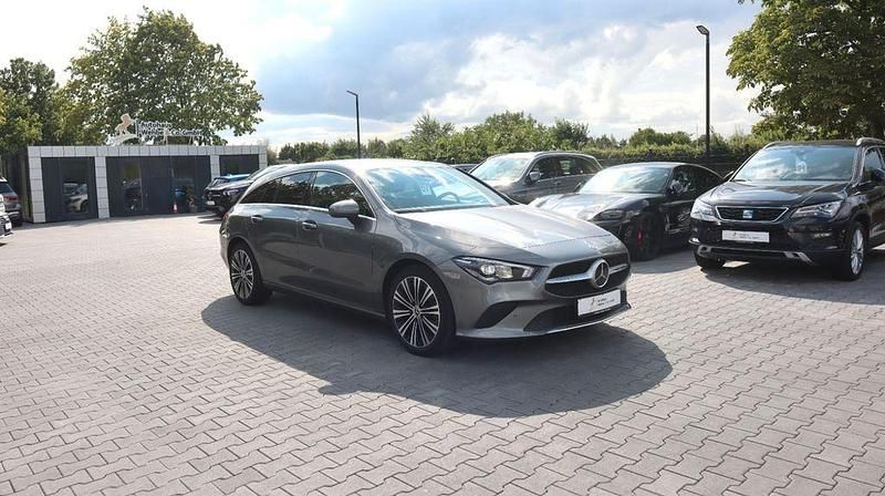 Grau Gebraucht 2020 Mercedes CLA200 Shooting Brake Kombi | 22.900 € (Fairer Preis) - Bild 1/4
