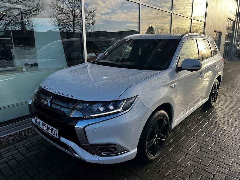 Gebraucht Mitsubishi Outlander P-HEV Plus 224 PS (164 kW) 2020 P) (weiss SUV