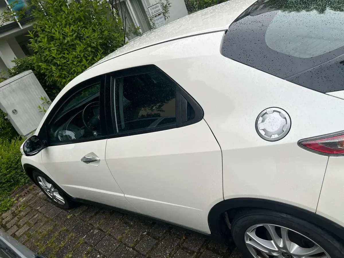 Gebraucht Honda Civic 100 PS (73 kW) 2010 Weiß Limousine