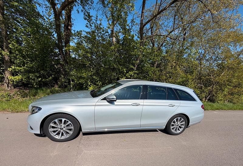 Second-hand Mercedes E220 194 CP (142 kW) 2017 Argintiu Break