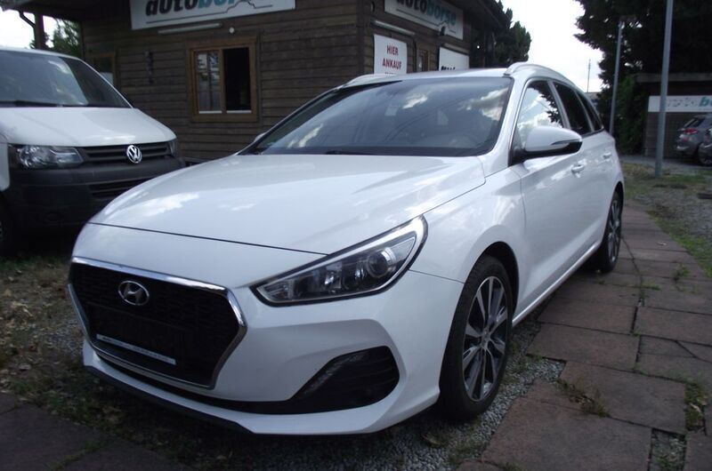 Weiß Gebraucht 2019 Hyundai i30 Style Kombi | 12.900 € (Guter Preis) - Bild 1/4