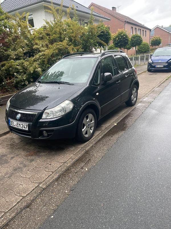 Schwarz Gebraucht 2007 Fiat Sedici SUV | 5.300 € - Bild 1/4