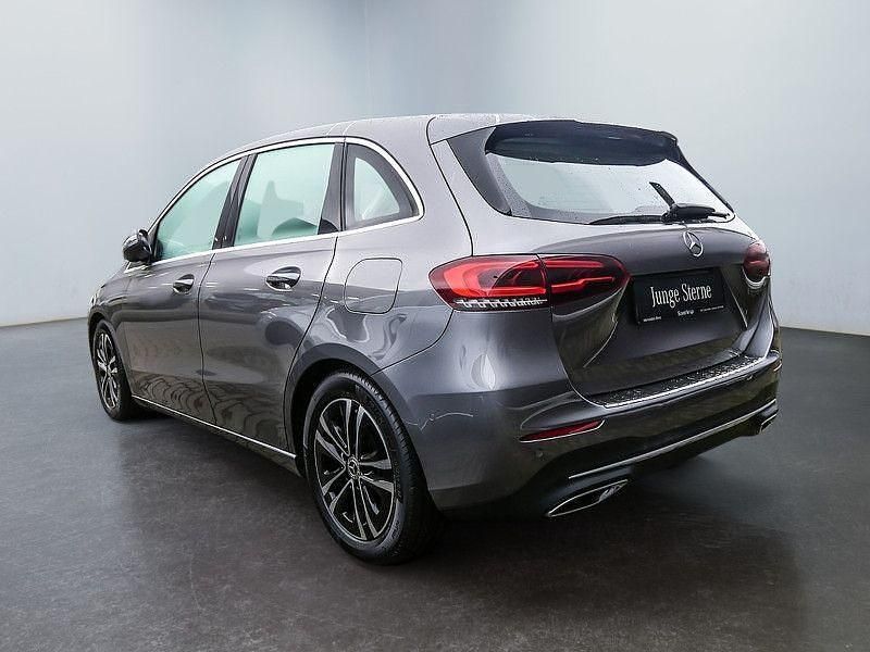 Gebraucht Mercedes B200 Progressive 150 PS (110 kW) 2021 Grau Van / Kleinbus