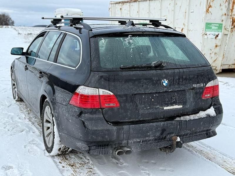 Gebraucht BMW 523 Sport Line 190 PS (139 kW) 2009 Schwarz Kombi