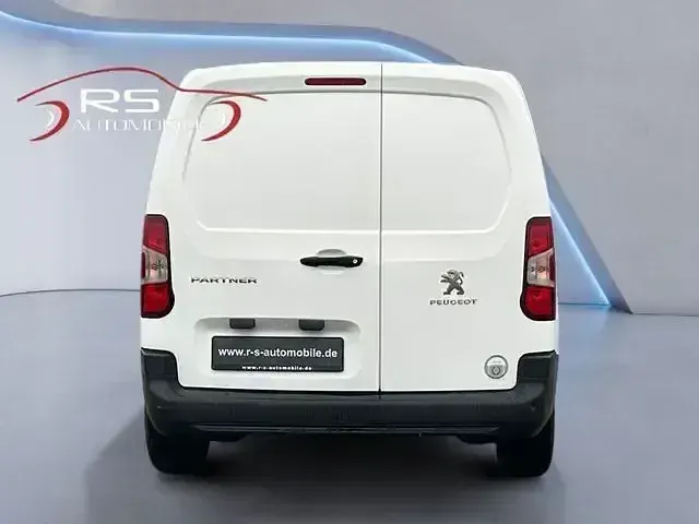 Gebraucht Peugeot Partner Premium 102 PS (75 kW) 2019 Weiss Van / Kleinbus