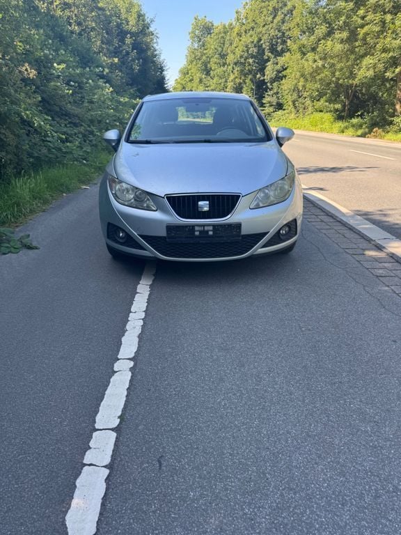 Silber Gebraucht 2009 Seat Ibiza Reference Limousine | 1.500 € (Superpreis) - Bild 1/4