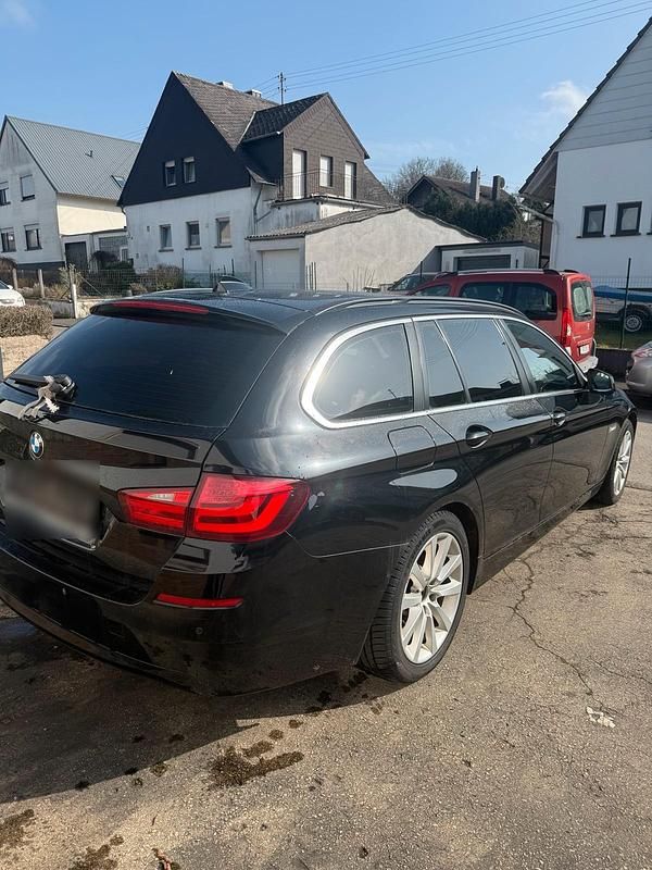 Gebraucht BMW 525 204 PS (150 kW) 2011 Schwarz Kombi