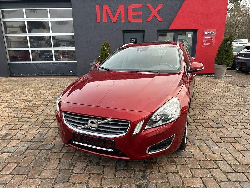 Rot Gebraucht 2011 Volvo V60 Summum Kombi | 6.999 € (Fairer Preis) - Bild 1/4