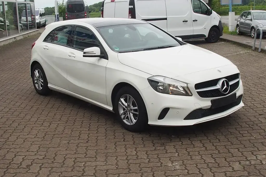 Gebraucht Mercedes A160 102 PS (75 kW) 2017 Weiß Limousine