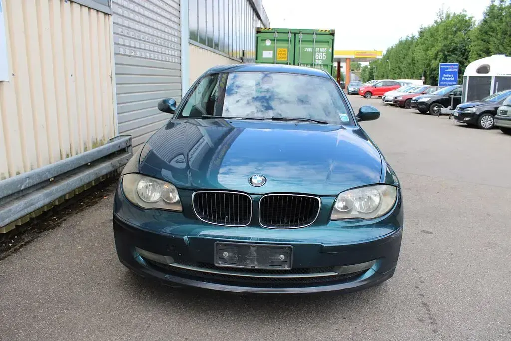 Gebraucht BMW 118 Sport Line 143 PS (105 kW) 2010 Tahitigruen metallic Kleinwagen