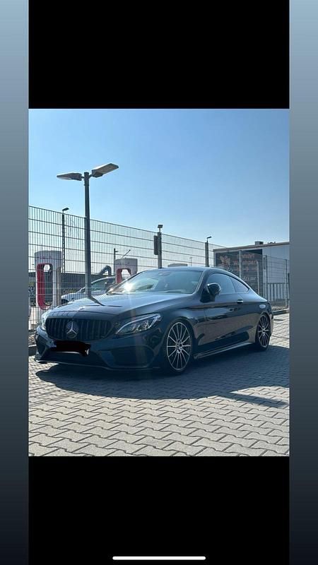 Schwarz Gebraucht 2018 Mercedes C300 Coupé | 28.000 € (Etwas zu teuer) - Bild 1/4