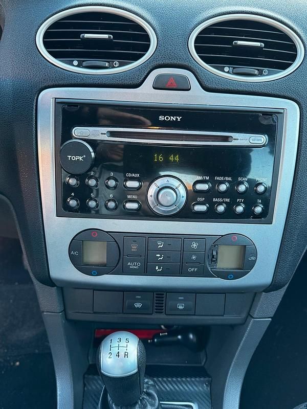 Second-hand Ford Focus 101 CP (74 kW) 2006 Gri Berlinǎ