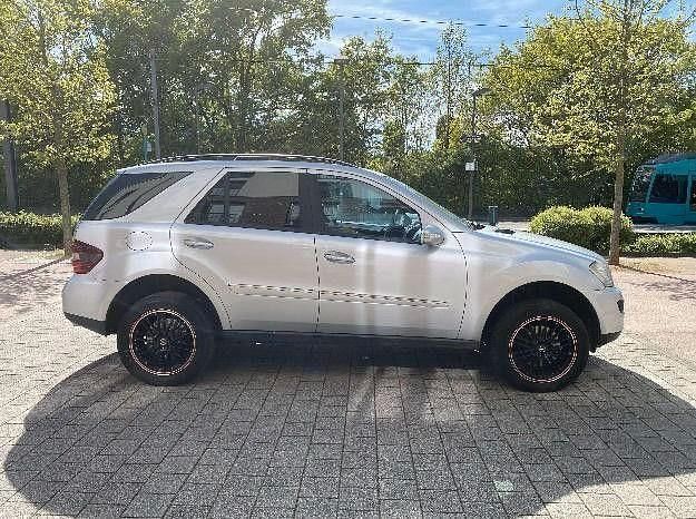 Gebraucht Mercedes ML320 224 PS (164 kW) 2006 Silber SUV