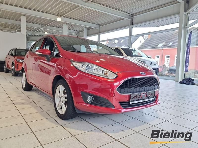 Gebraucht Ford Fiesta Celebration 101 PS (74 kW) 2017 Rot Kleinwagen
