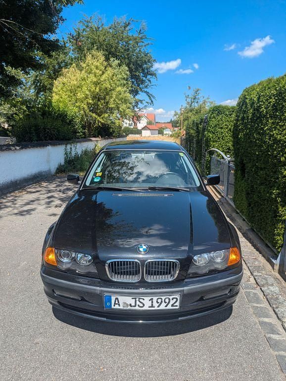 Schwarz Gebraucht 2001 BMW 316 Limousine | 3.000 € (Fairer Preis) - Bild 1/4