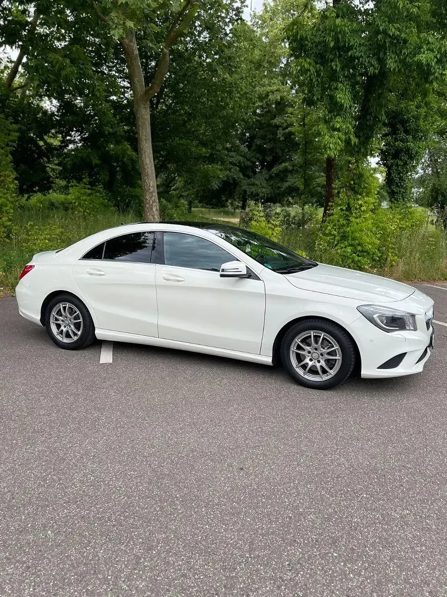 Gebraucht Mercedes CLA180 AMG line 122 PS (89 kW) 2015 Weiß Limousine
