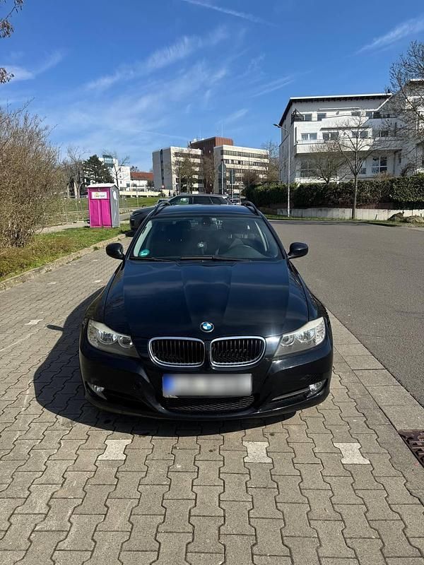 Gebraucht BMW 320 143 PS (105 kW) 2010 Schwarz Kombi