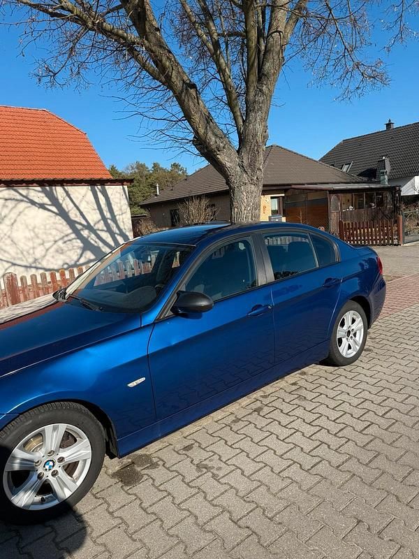 Gebraucht BMW 318 143 PS (105 kW) 2007 Blau Limousine