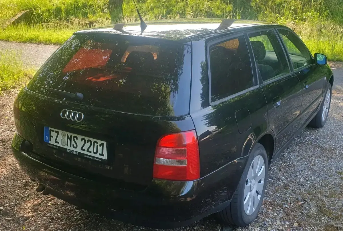 Gebraucht Audi A4 115 PS (84 kW) 2000 Schwarz Kombi