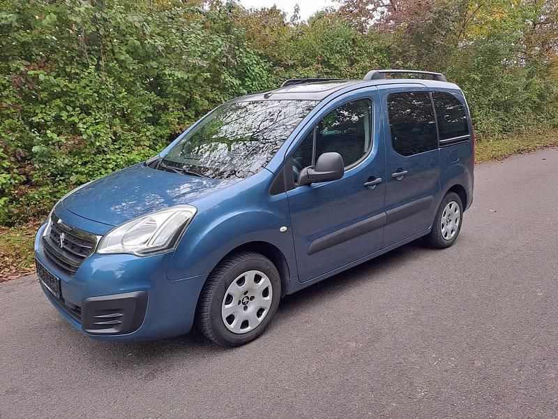 Gebraucht Peugeot Partner Tepee 98 PS (72 kW) 2017 Blau Van / Kleinbus