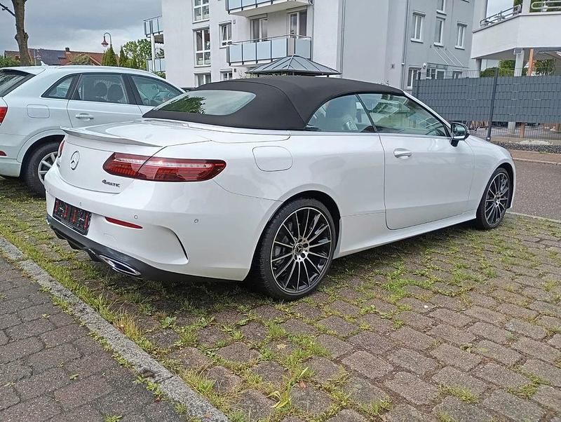 Gebraucht Mercedes E400 330 PS (242 kW) 2023 Weiß Cabrio