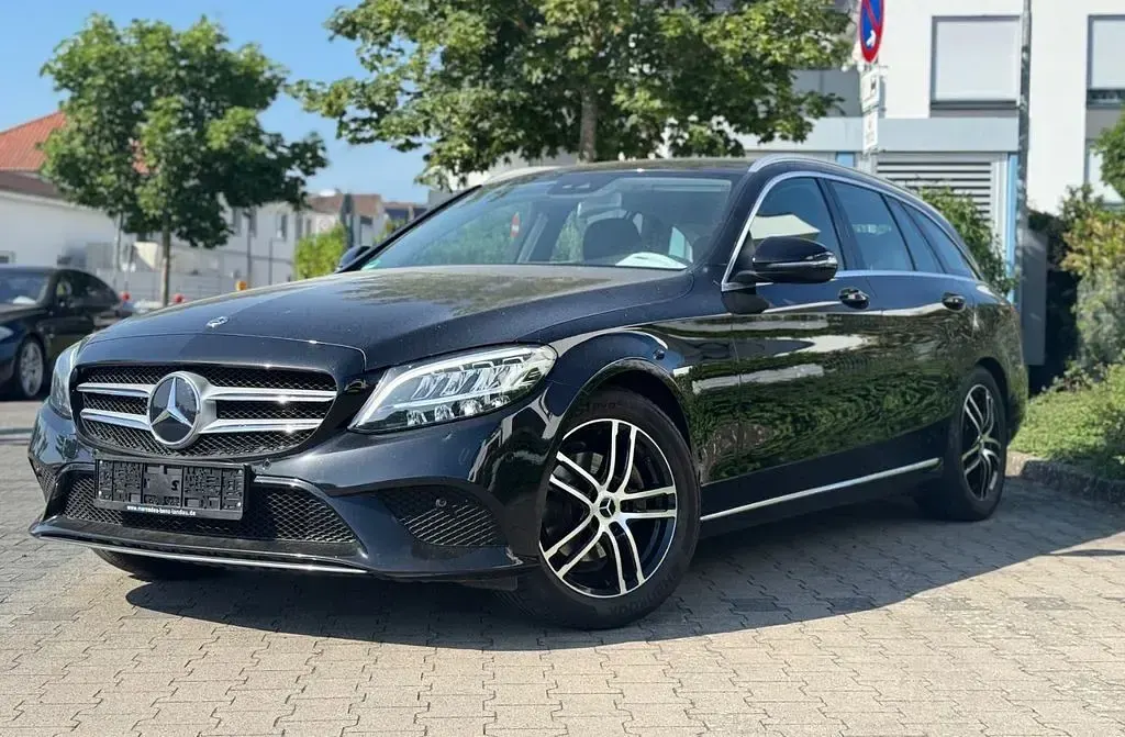 Gebraucht Mercedes C180 156 PS (114 kW) 2018 Schwarz Kombi