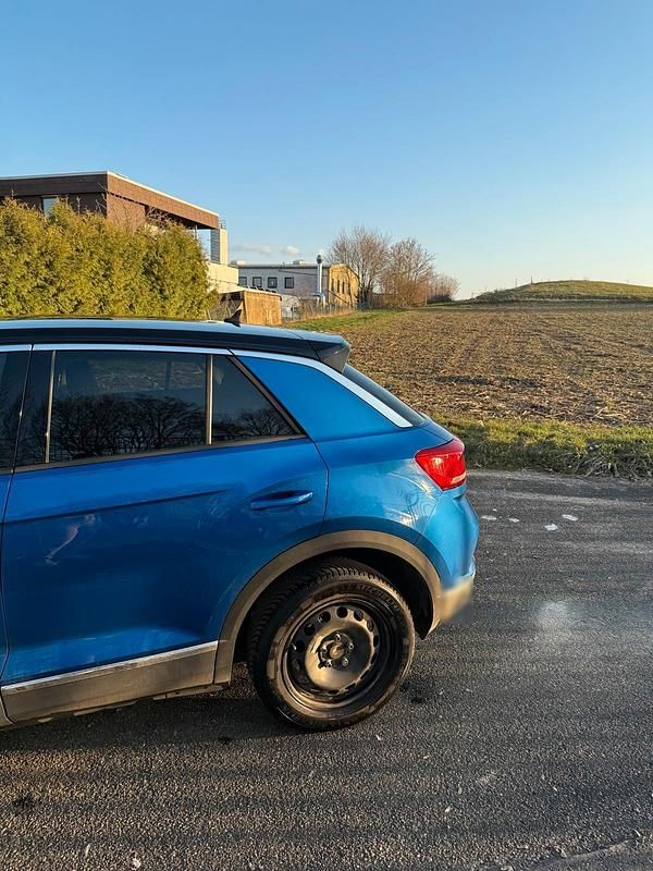 Second-hand VW T-Roc 150 CP (110 kW) 2018 Albastru SUV