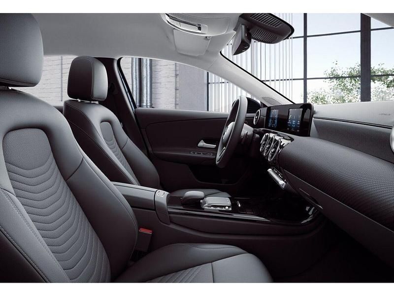 Gebraucht Mercedes A180 116 PS (85 kW) 2023 Metalliclack kosmosschwarz (metallic) Limousine
