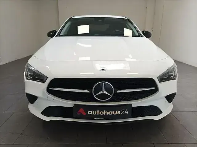 Gebraucht Mercedes CLA180 Progressive 136 PS (100 kW) 2022 Weiß Limousine