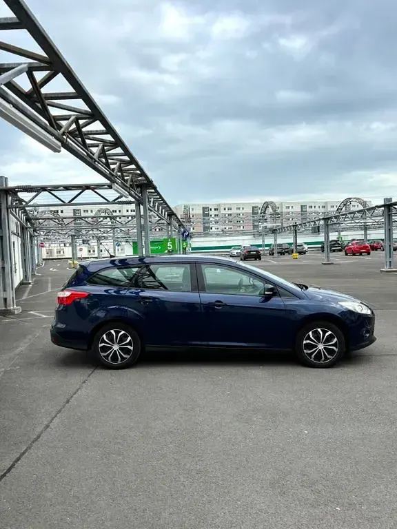 Gebraucht Ford Focus 116 PS (85 kW) 2012 Blau Limousine