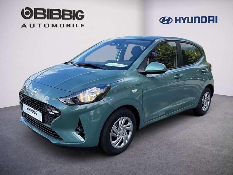 Grün Neu 2025 Hyundai i10 Select Kleinwagen | 16.990 € (Fairer Preis) - Bild 1/4