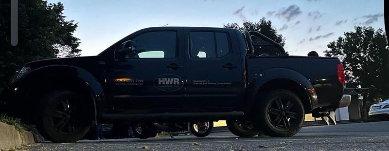 Gebraucht Nissan Navara 144 PS (105 kW) 2015 Schwarz Pickup