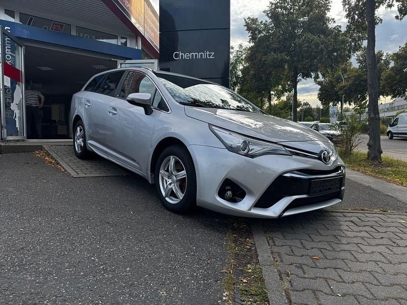 Silber Gebraucht 2016 Toyota Avensis Edition-S Kombi | 16.400 € (Fairer Preis) - Bild 1/4