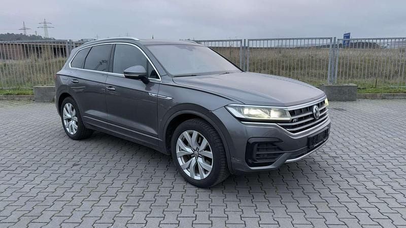 Grau Gebraucht 2020 VW Touareg R-line SUV | 25.900 € (Superpreis) - Bild 1/4