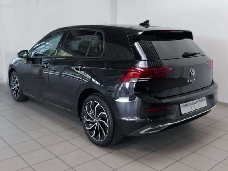 Gebraucht VW Golf VIII Active 131 PS (96 kW) 2021 Schwarz Limousine