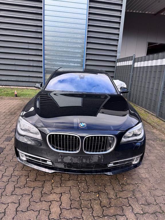 Gebraucht BMW 750 381 PS (280 kW) 2015 Schwarz Limousine