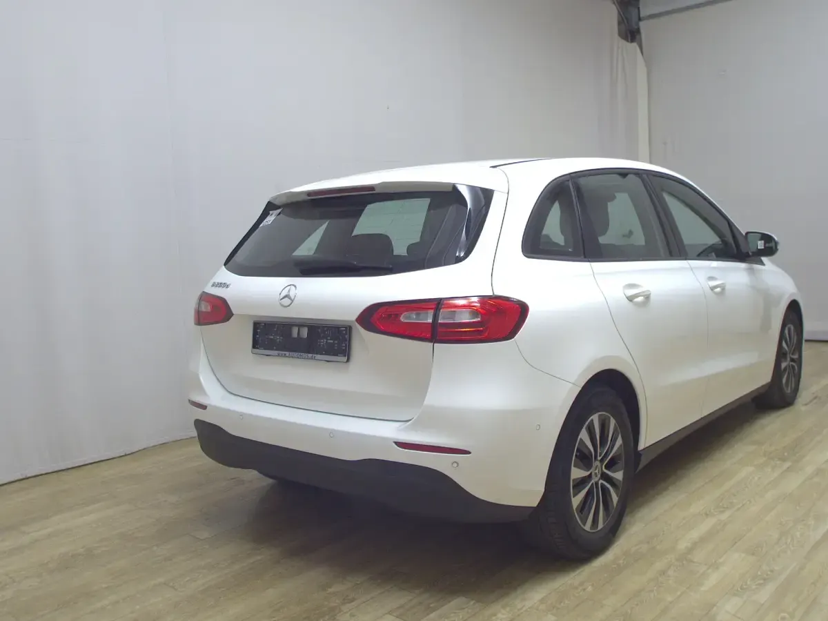 Gebraucht Mercedes B200 150 PS (110 kW) 2019 Weiss Kleinwagen