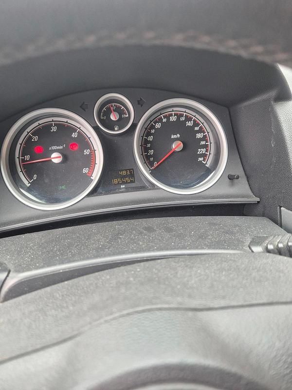 Second-hand Opel Astra 150 CP (110 kW) 2006 Albastru Coupe