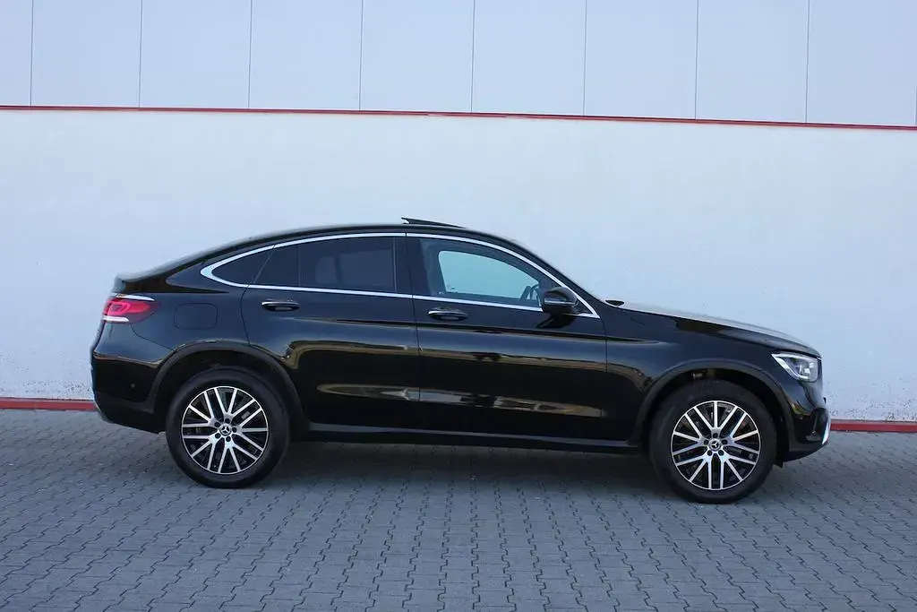 Gebraucht Mercedes GLC300de 306 PS (225 kW) 2022 197u obsidianschwarz metallic Coupé
