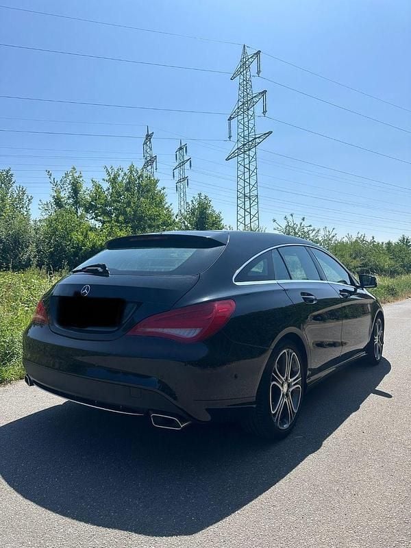 Gebraucht Mercedes CLA200 Shooting Brake Urban 156 PS (114 kW) 2015 Schwarz Kombi