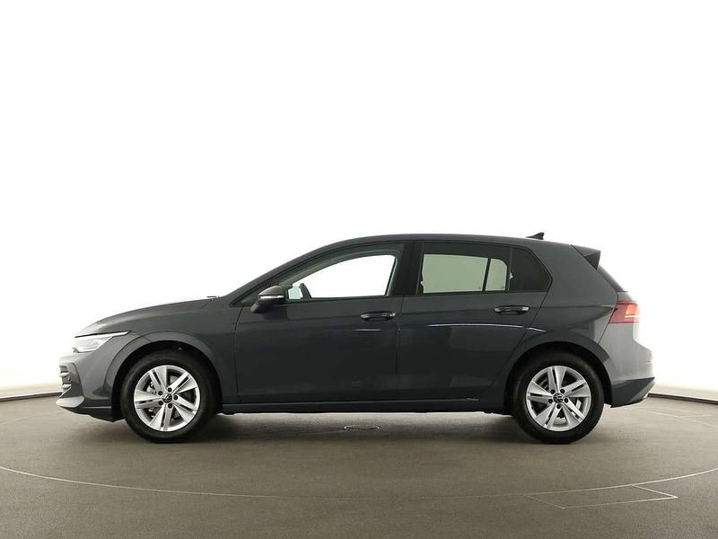 Gebraucht VW Golf VIII Life 116 PS (85 kW) 2024 Delfingrau metallic Limousine