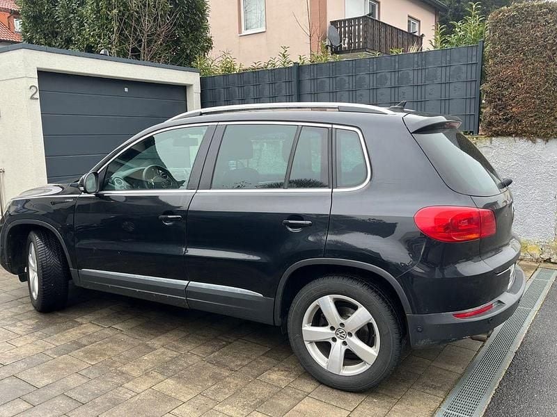 Gebraucht VW Tiguan LOUNGE 150 PS (110 kW) 2015 Schwarz SUV