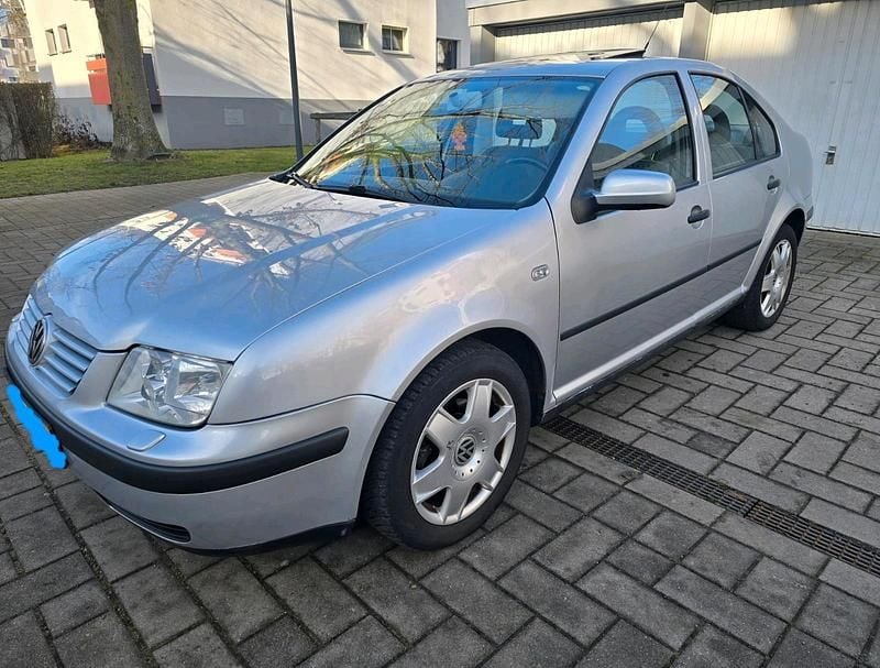 Silber Gebraucht 2002 VW Bora Limousine | 1.600 € (Fairer Preis) - Bild 1/4