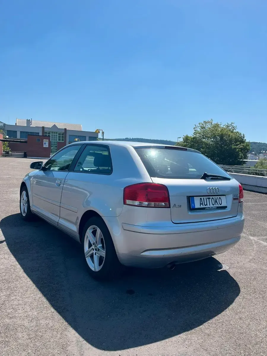 Gebraucht Audi A3 Attraction 102 PS (75 kW) 2003 Silber Kleinwagen