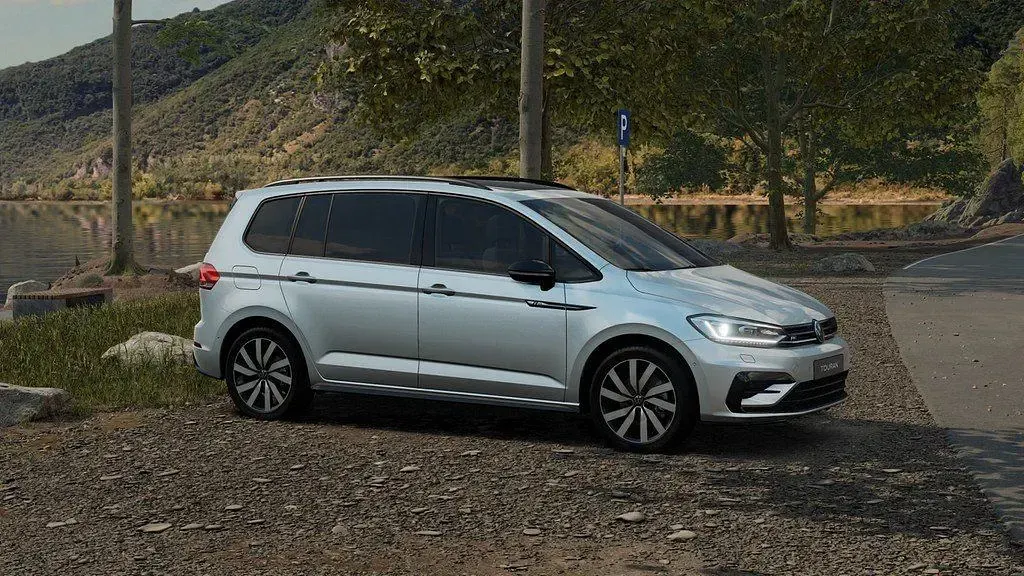 Gebraucht VW Touran R-line 150 PS (110 kW) 2025 Silber Van / Kleinbus