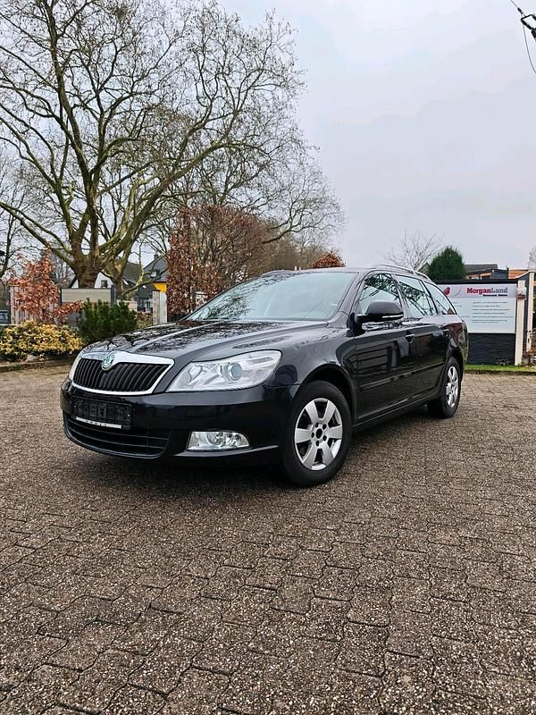 Schwarz Gebraucht 2011 Skoda Octavia Kombi | 5.100 € (Fairer Preis) - Bild 1/4