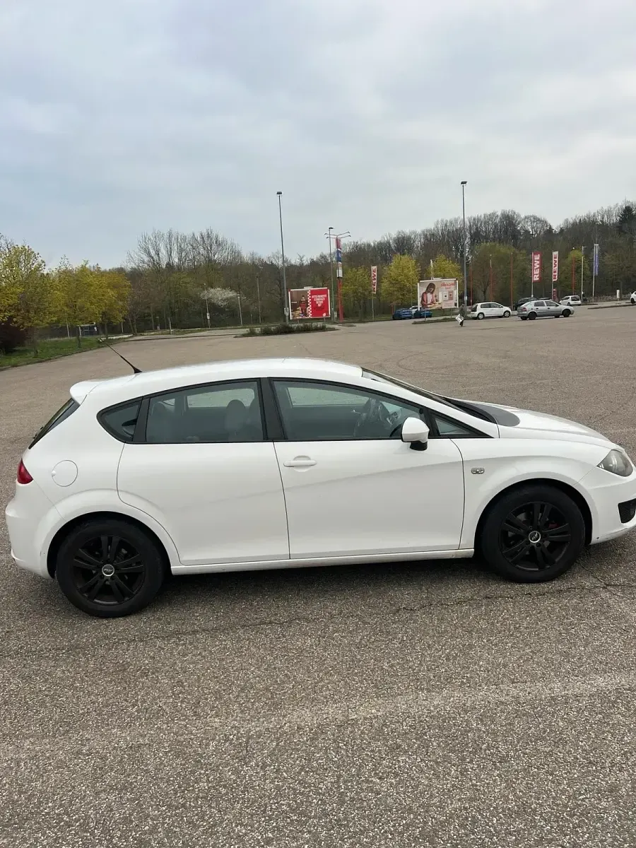 Usata Seat Leon 105 CV (77 kW) 2011 Bianco Utilitaria